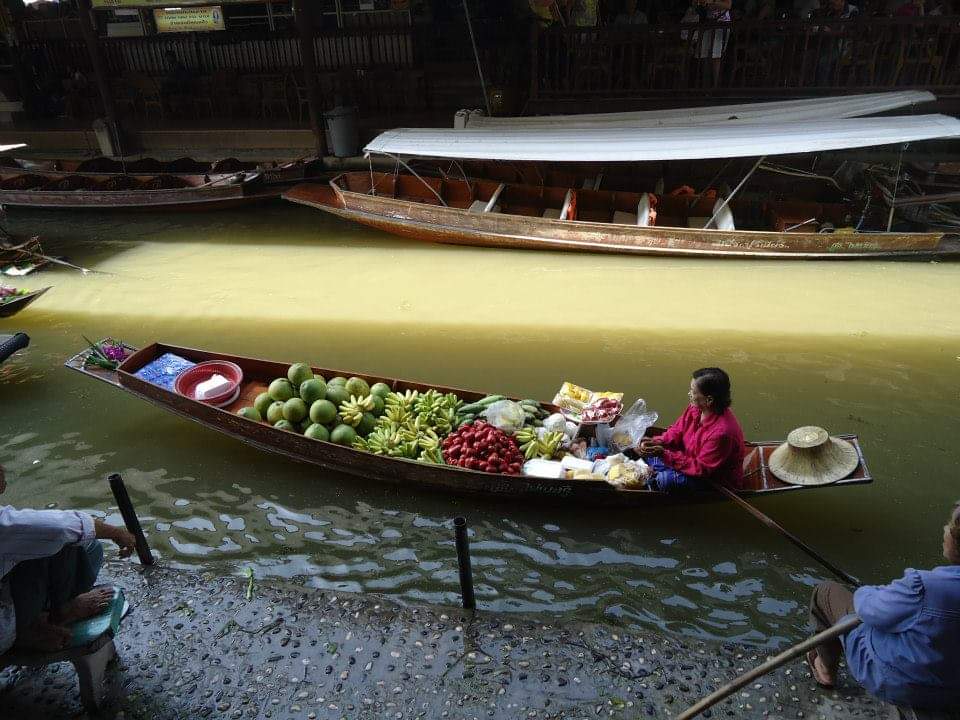 Damnoen Saduak floating market