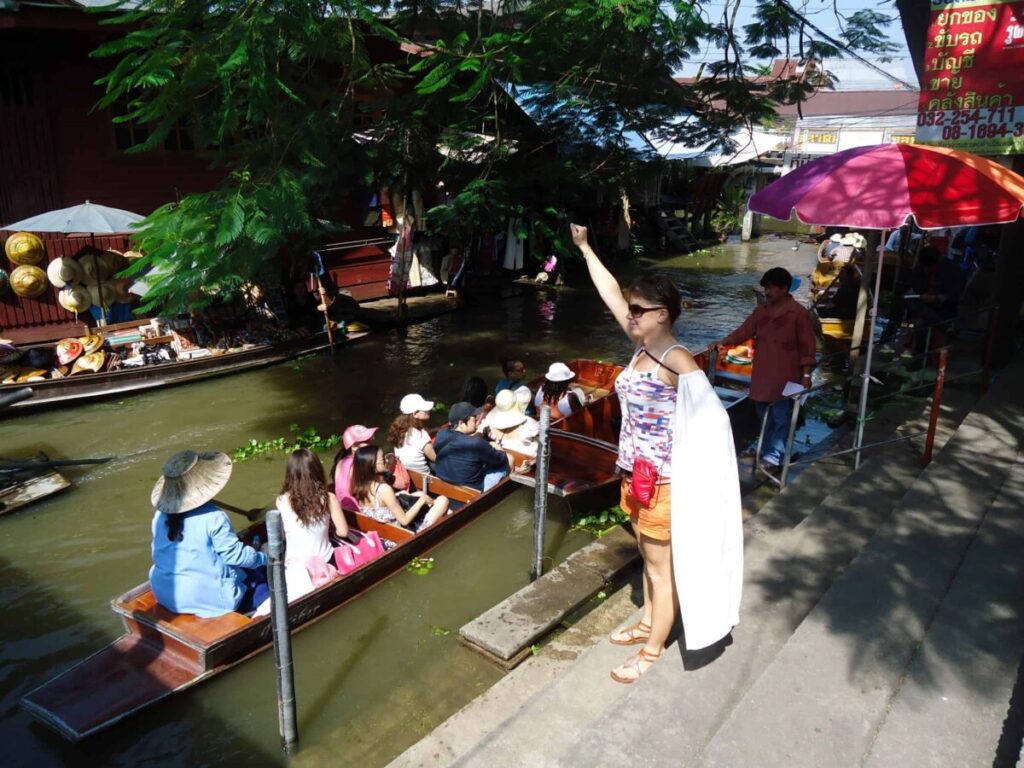 Damnoen Saduak floating market